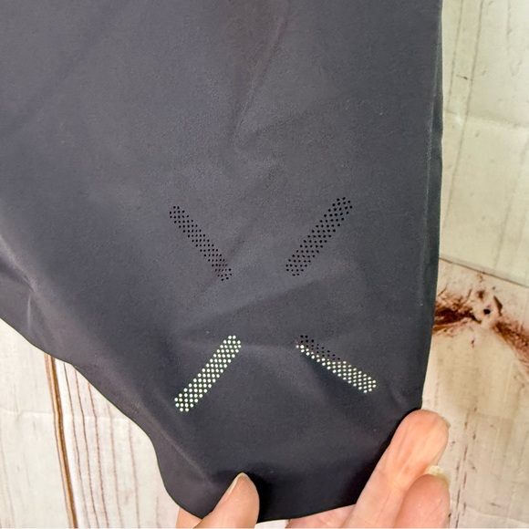 Ten Thousand Set Short - Picture 4 of 5